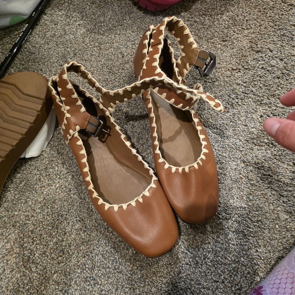 Brown Leather Women's Shoes with Cream Trim